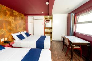 Postel nebo postele na pokoji v ubytování Hotel Rose Ensenada