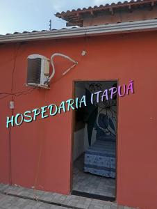 budynek z napisem "hospopotaria tarpuri" w obiekcie HOSPEDARIA ITAPUÃ w mieście Santarém