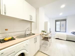 Kuchyňa alebo kuchynka v ubytovaní Estudio en Malaga centro