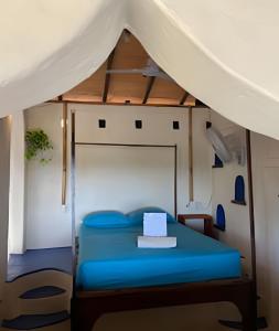 Un ou plusieurs lits dans un hébergement de l'établissement Mixtli Ecohouse, Habitaciones Sol & Luna - Starlink Internet