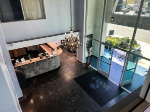 Θέα της πισίνας από το Wave Hotel Manhattan Beach ή από εκεί κοντά