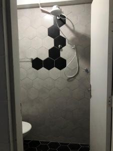 Phòng tắm tại Open house Encontro Homem