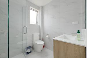 a bathroom with a toilet and a sink and a shower at Modern 3-bds townhouse in South Auckland in Auckland