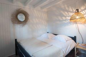 Slow Village Biscarrosse Lac客房内的一张或多张床位