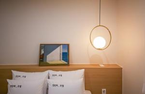 The First Boutique Hotel客房内的一张或多张床位
