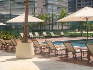 สระว่ายน้ำที่อยู่ใกล้ ๆ หรือใน Riviera Brazil Oficial