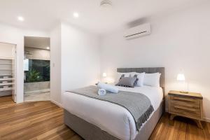 Ein Bett oder Betten in einem Zimmer der Unterkunft Elementa Whitsundays