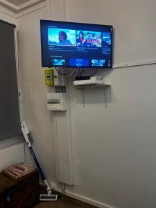 a flat screen tv hanging on a wall at Lilliputiens in Rouen