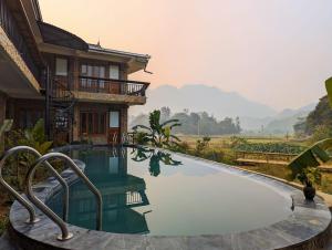 The swimming pool at or close to Peaceful MaiChau Homestay