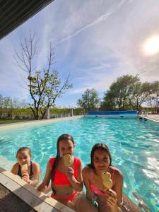 Piscina di Boletov raj lux o nelle vicinanze