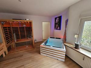 Voodi või voodid majutusasutuse Suite Spa, Jacuzzi & Sauna toas