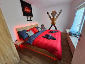 Voodi või voodid majutusasutuse Suite Spa, Jacuzzi & Sauna toas