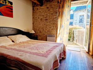 מיטה או מיטות בחדר ב-Gite Haut de Ceyrac