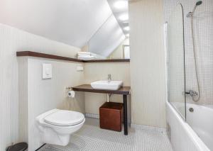 a bathroom with a toilet and a sink and a shower at Apartament nad morzem in Władysławowo