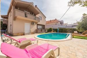 Bazén v ubytování Apartment Kiara with Pool nebo v jeho okolí