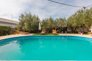 Bazén v ubytování Apartment Kiara with Pool nebo v jeho okolí