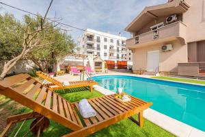 Bazén v ubytování Apartment Kiara with Pool nebo v jeho okolí
