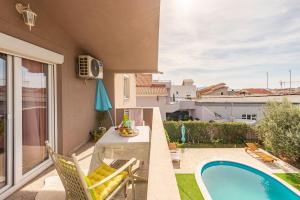 Bazén v ubytování Apartment Kiara with Pool nebo v jeho okolí