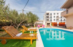 Bazén v ubytování Apartment Kiara with Pool nebo v jeho okolí