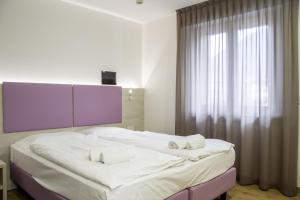 A bed or beds in a room at Liz Hotel & Apartments