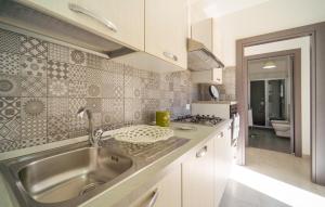 A kitchen or kitchenette at Casa Libasci
