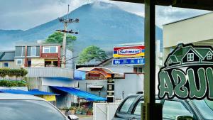 Nespecifikovaný výhled na hory nebo výhled na hory při pohledu z penzionu