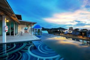 a swimming pool with a view of the ocean at Costa Village Jacuzzi Bangsaray in Bang Sare
