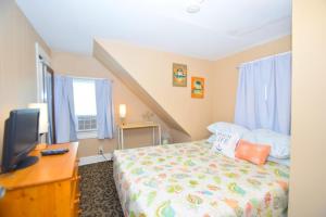 Ένα ή περισσότερα κρεβάτια σε δωμάτιο στο Parrot Bay-Key West Cabanas 43 condo