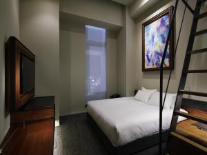 เตียงในห้องที่ Shinjuku Granbell Hotel