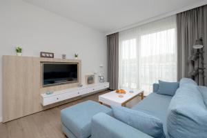 Televízia a/alebo spoločenská miestnosť v ubytovaní Perfect Holiday Apartments Bel Mare by Noclegi Renters