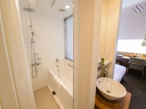 ห้องน้ำของ Shinjuku Granbell Hotel