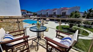 Bazén v ubytování Grapevines Villas Makrygialos nebo v jeho okolí