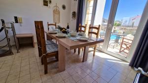 Bazén v ubytování Grapevines Villas Makrygialos nebo v jeho okolí