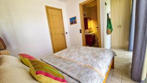 Postel nebo postele na pokoji v ubytování Grapevines Villas Makrygialos