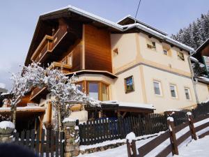 a house with a fence in the snow at Group Holiday Home in Hippach with dreamy views in Hippach