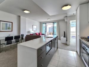 Kuchyň nebo kuchyňský kout v ubytování SKD Suites