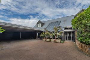 a garage with palm trees in front of a building at Relax at Redoubt - Auckland Holiday Home in Auckland