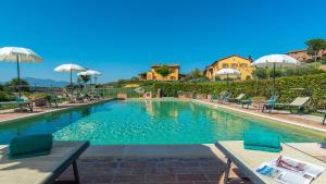 The swimming pool at or close to Poderina dei Poggi 16, Emma Villas