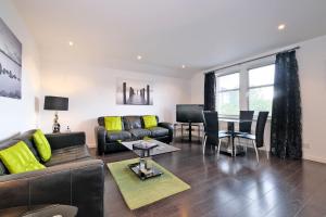 a living room with a couch and a table at Lovely Aberdeen Home close to the Scottish Coast in Aberdeen