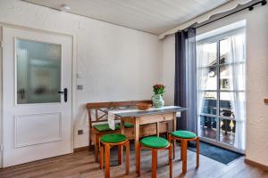 a dining room with a table and chairs and a window at Appartement Braun 3 in Bolsterlang