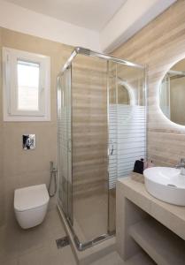 Koupelna v ubytování ILIOS COZY POOLHOUSE MYKONOS + 9 fotografií