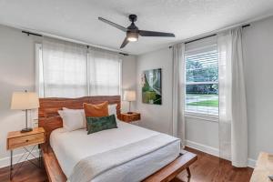 a bedroom with a bed and a ceiling fan at Modern 2 BR Condo - 2 block from San Marco in Jacksonville