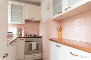 Kuchyň nebo kuchyňský kout v ubytování Rustic by 3City Rentals