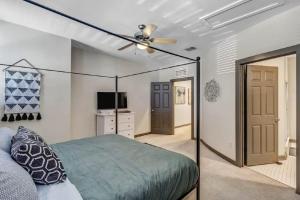 a bedroom with a bed and a ceiling fan at Modern, Insta-Worthy 2B Townhome in Walkable Springfield! in Jacksonville