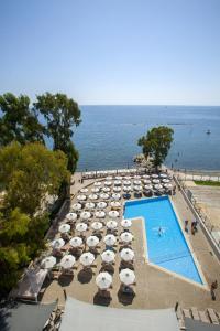 Bazén v ubytování Harmony Bay Hotel nebo v jeho okolí