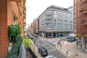 a view of a city street with cars and buildings at Apartamento en Licenciado Poza in Bilbao
