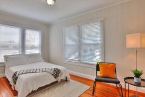 Voodi või voodid majutusasutuse Casual Beach Getaway - Pool - Short Walk to Beach toas +19 fotot