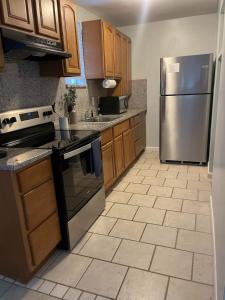 Nhà bếp/bếp nhỏ tại Cozy Beach Hideaway - 1 block to the beach