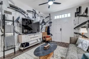 a living room with a couch and a tv at Contemporary Apartment - 5 Min To TIAA Bank Field! in Jacksonville