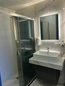 Koupelna v ubytování Dolce Vita Suite Hotel
